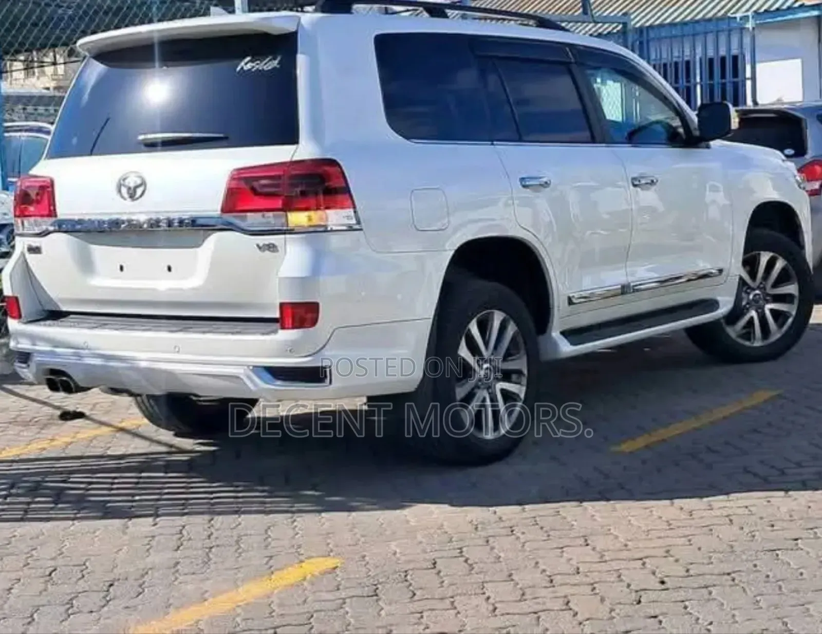 Toyota Land Cruiser 4.6 V8 ZX 2018 White