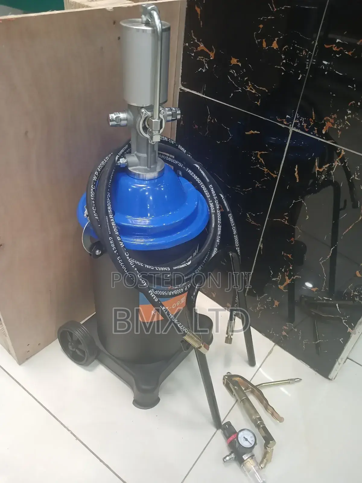 Pneumatic 12litres Oiling Bucket