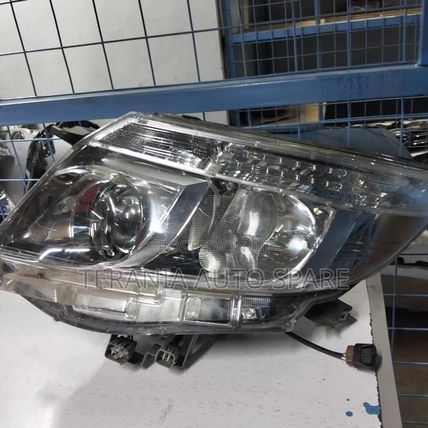 Noah 2015 Headlight