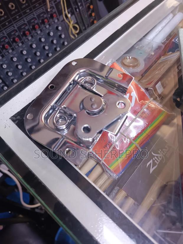 Flight Case Silver Locks