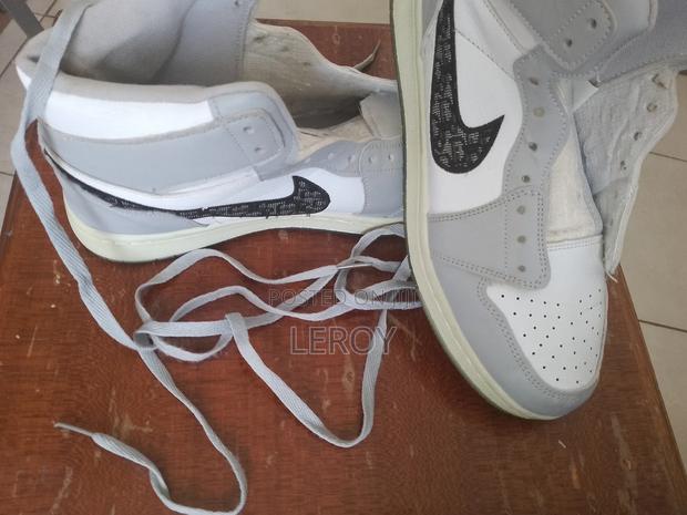Air Jordan 1 Retro - thumbnail 2