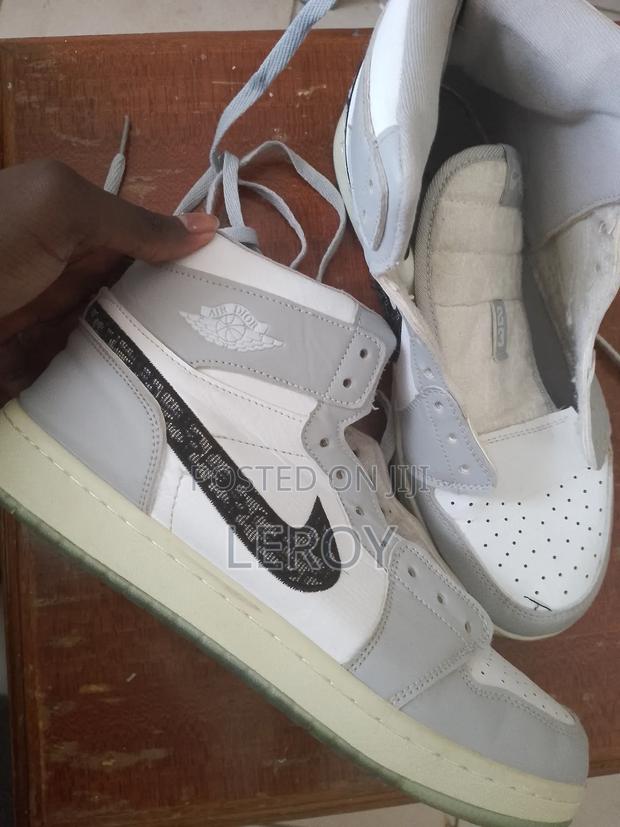 Air Jordan 1 Retro - thumbnail 3