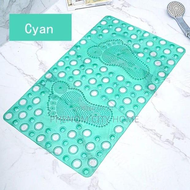 Transparent Antislip Bathroom Mats Available