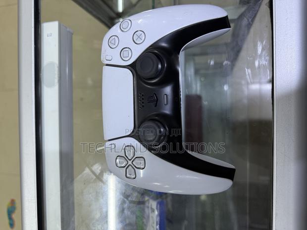 Well Used Dualsense 5 Controller - thumbnail 4