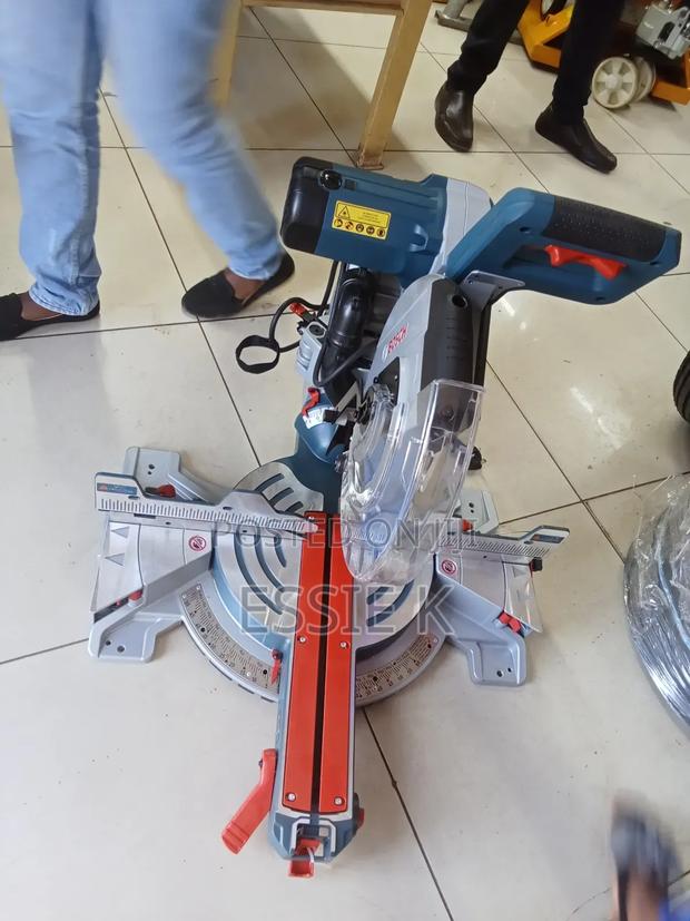 GCM 12 GDL Bosch Sliding Mitre Saw - thumbnail 4