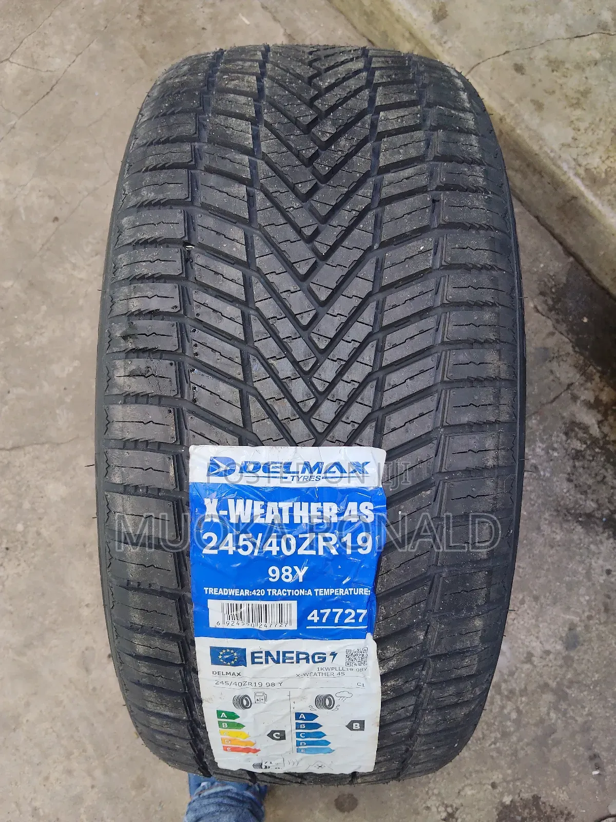 245/40r19 Delmax Tyre (V-Shape
