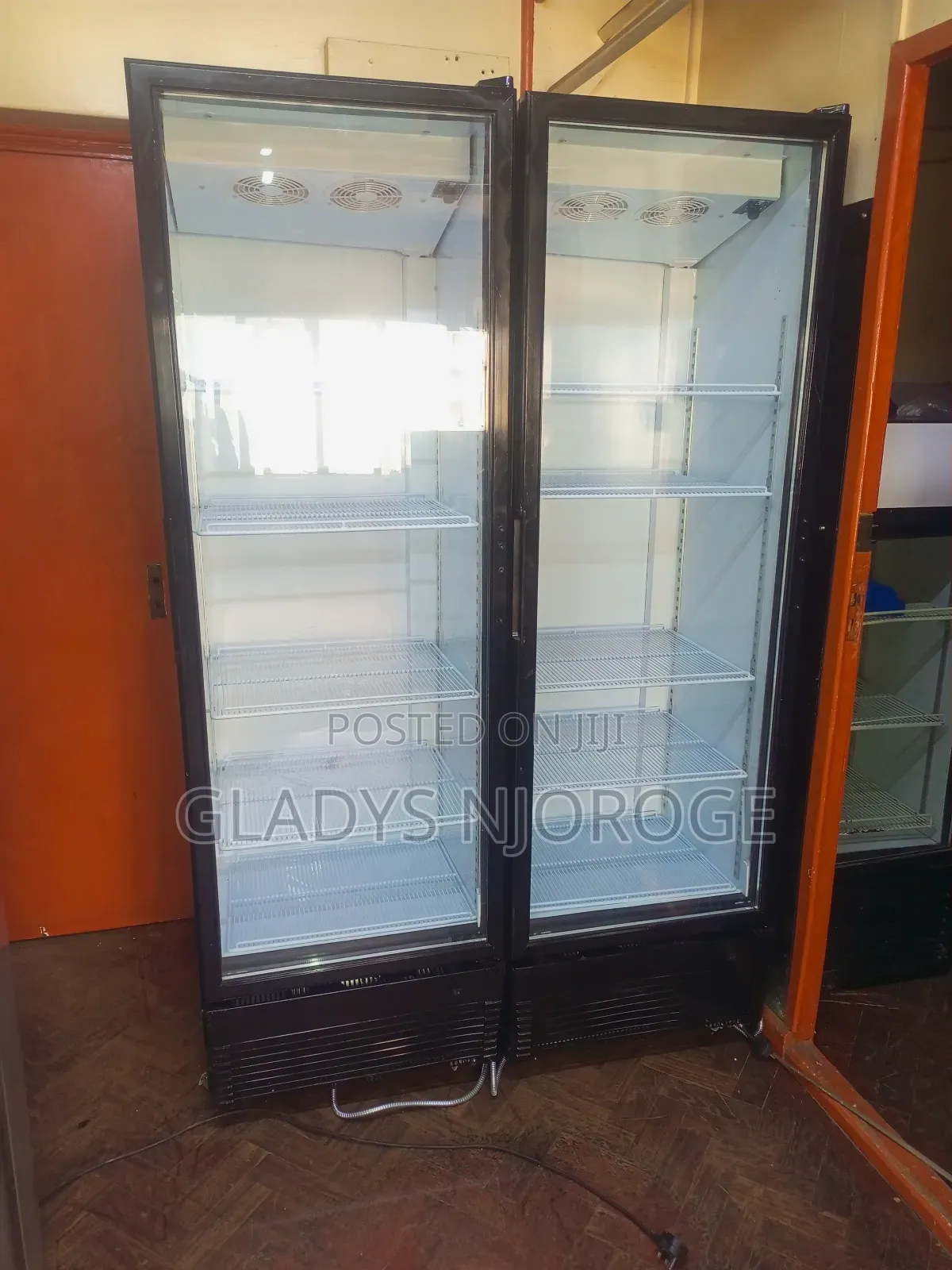 Showcase Chiller Almost New