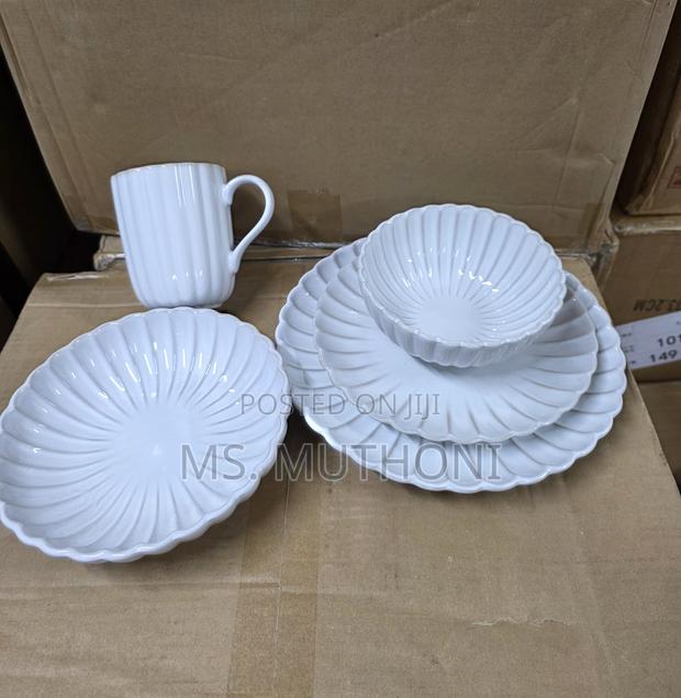 30 PCS European Scallapoed Ceramic Porcelain Dinnerware. - main view