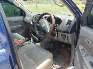 Toyota Hilux 2010 Blue