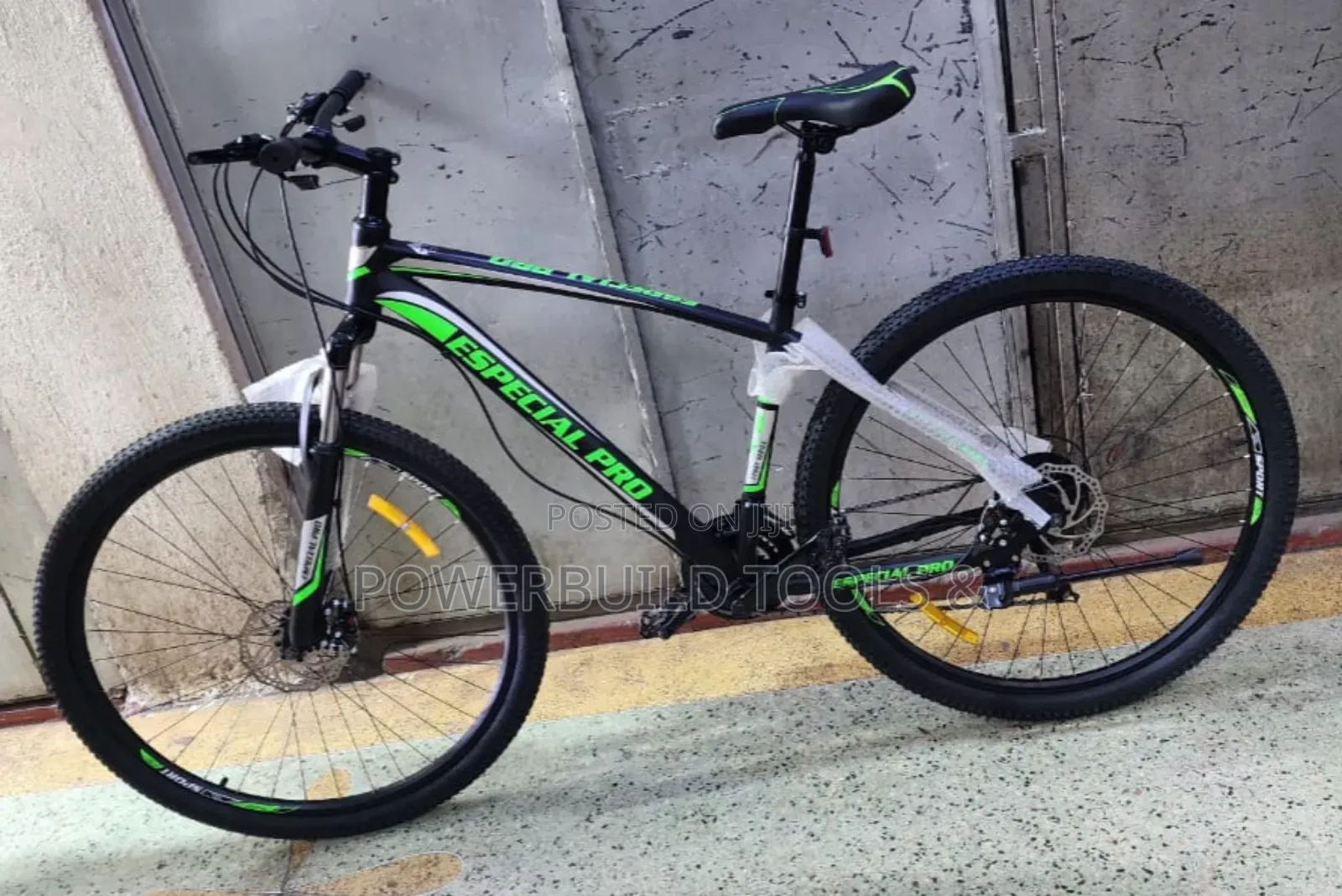 Especial Pro Mountain Bike Size 29 Adult With Alloy Frame