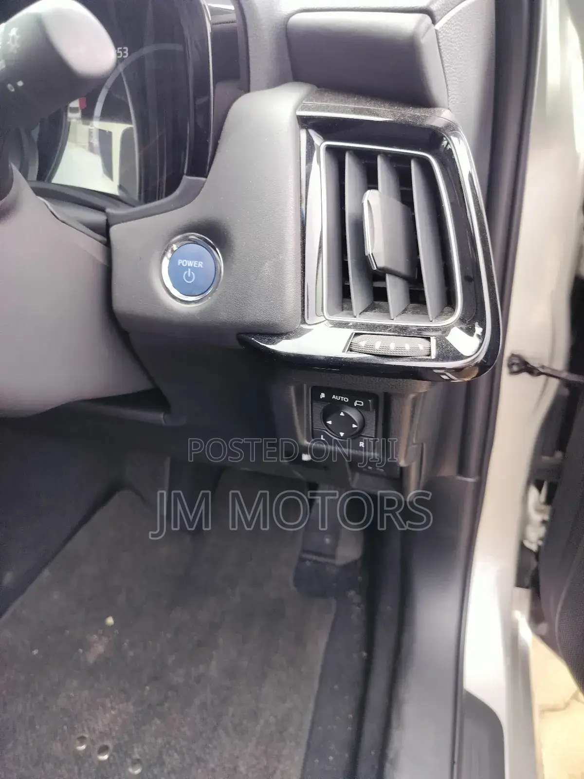 Toyota Crown 2018 Silver
