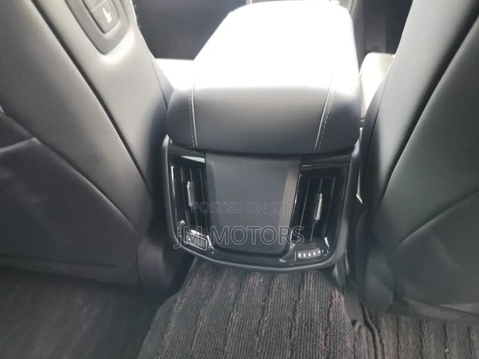 Toyota Crown 2018 Silver
