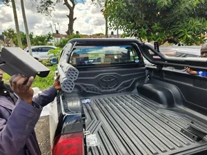D40 Lockable Roller Ute Tray Cover