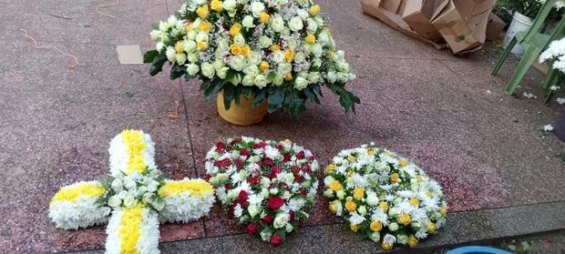 Funeral Flowers - thumbnail 17