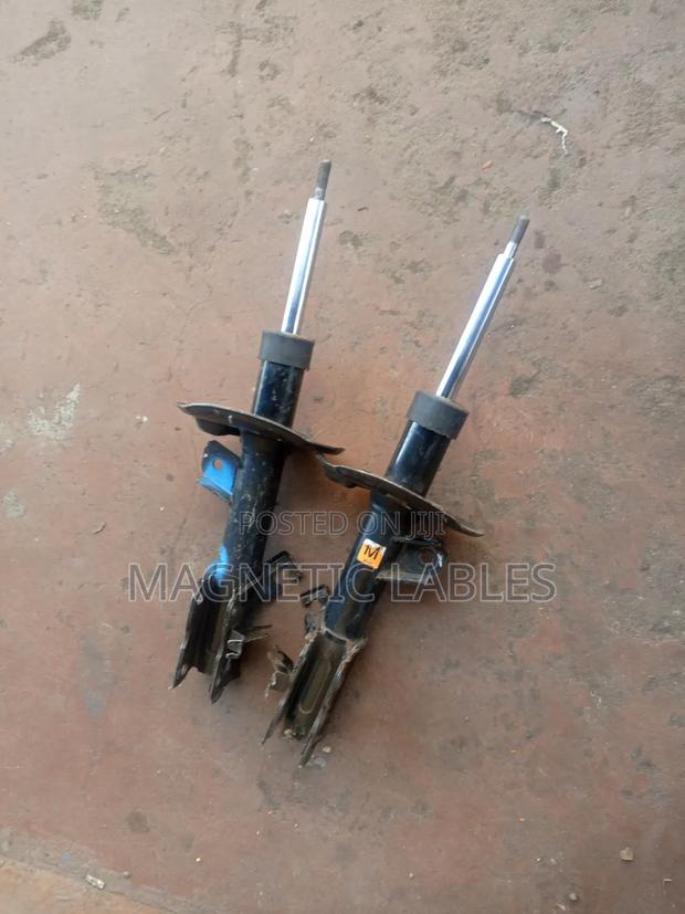 Nissan Extail Nt30 Front Shocks Absorbers