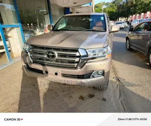 Toyota Land Cruiser 2018 Gold