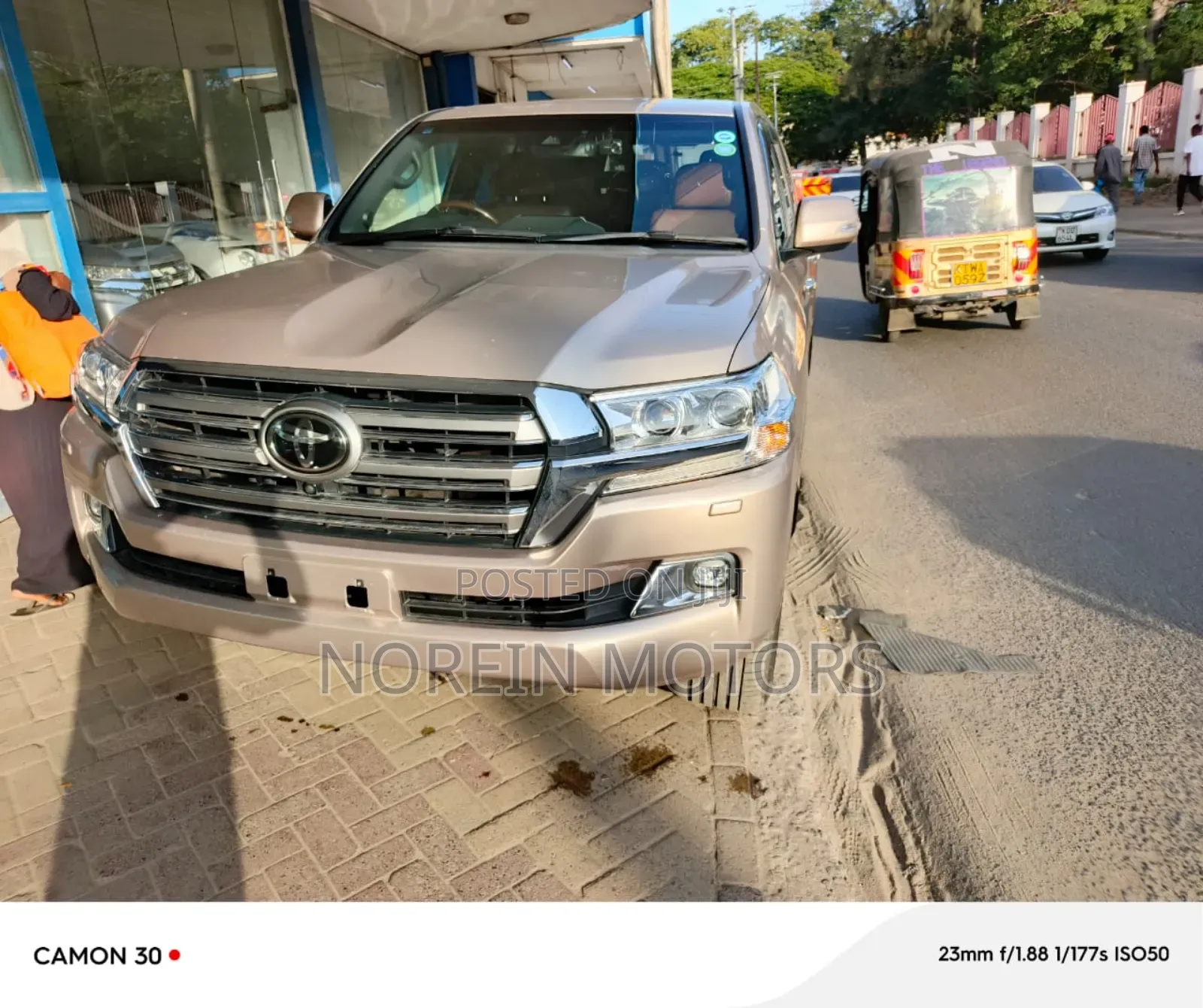 Toyota Land Cruiser 2018 Gold
