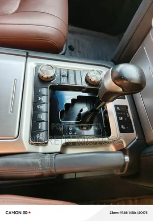 Toyota Land Cruiser 2018 Gold