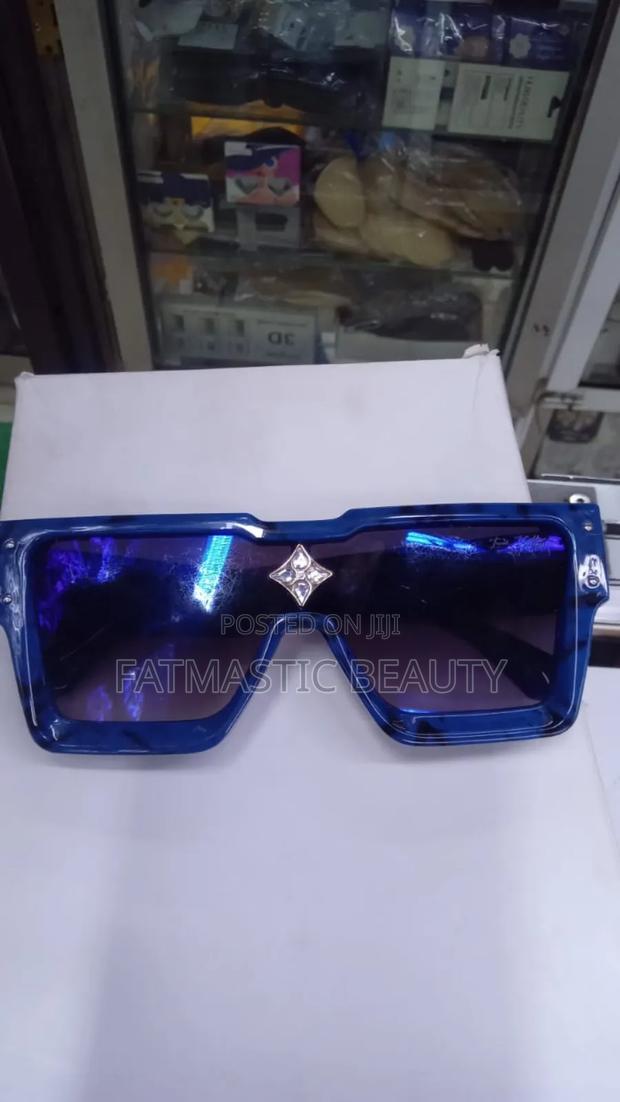 Classy Design Shades - thumbnail 3