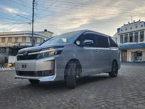 Toyota Voxy 2015 Silver