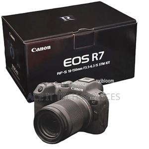 Canon E0s R7 Mirrorless Camera With 18-150mm Lens