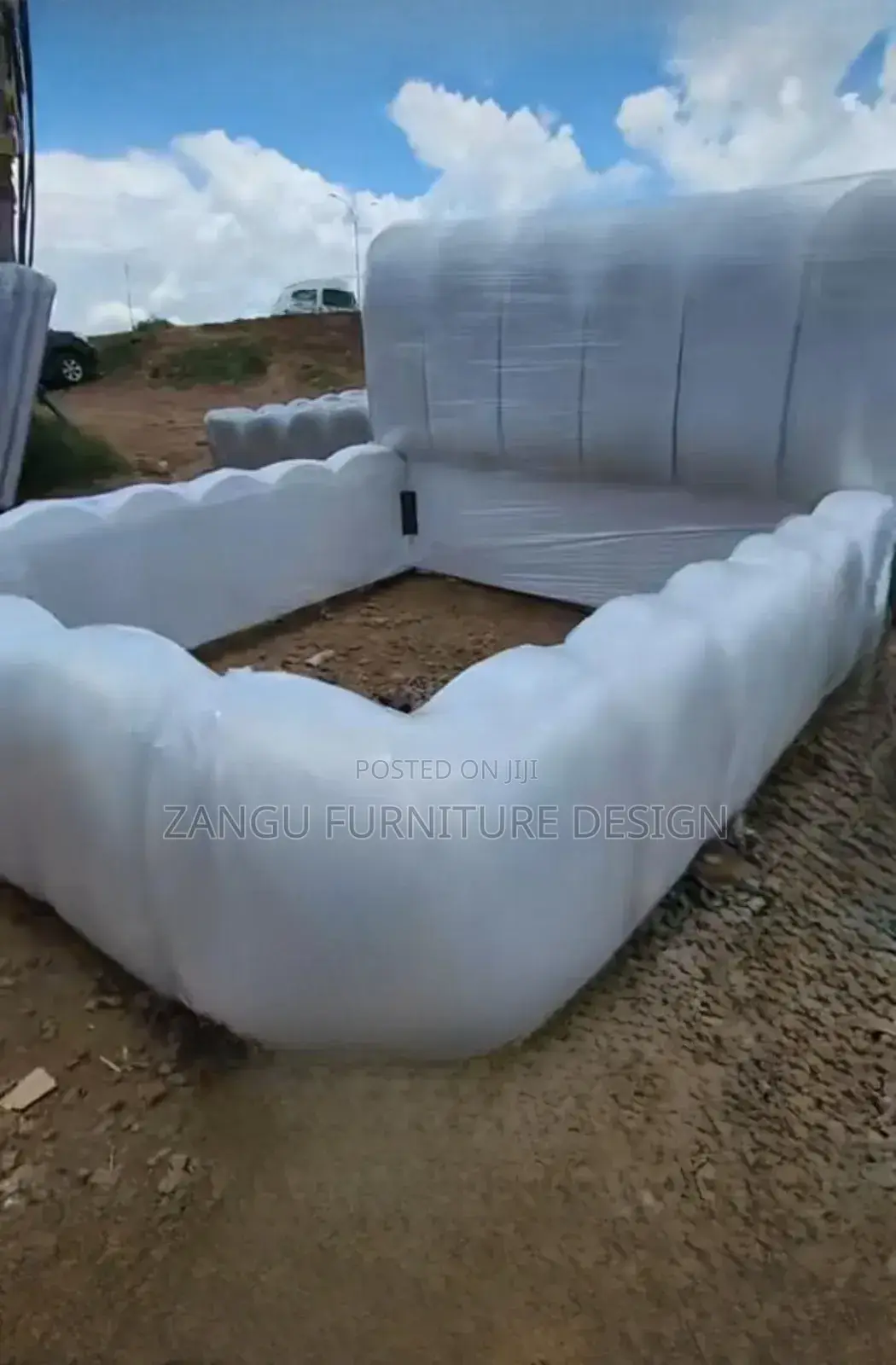 Monumental Bubble Bed