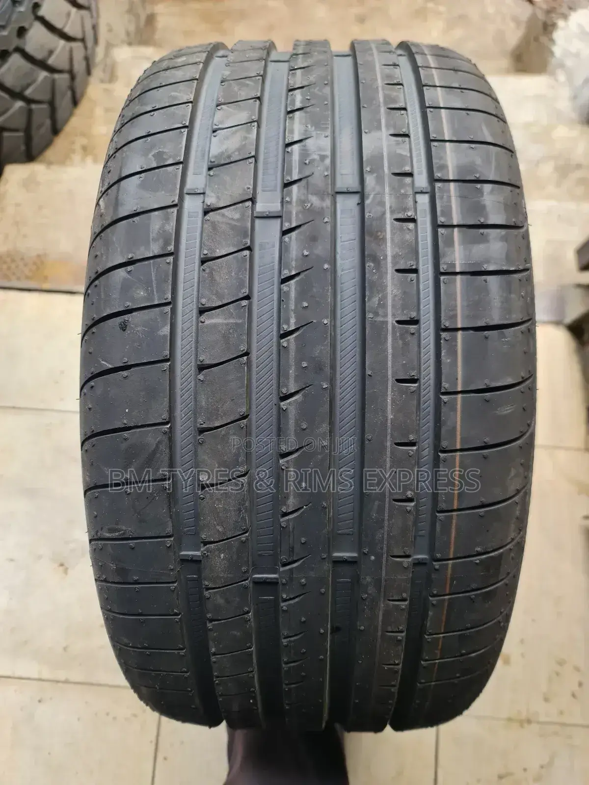 265 /35 R18 Goodyear Tyres (Germany) Highway.