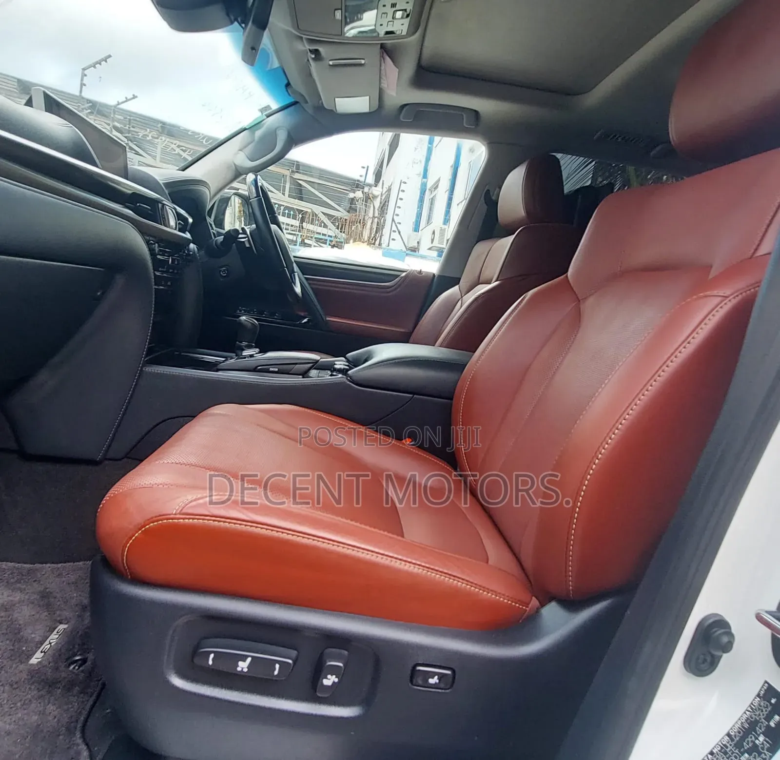 Lexus LX 570 AWD 2018 White