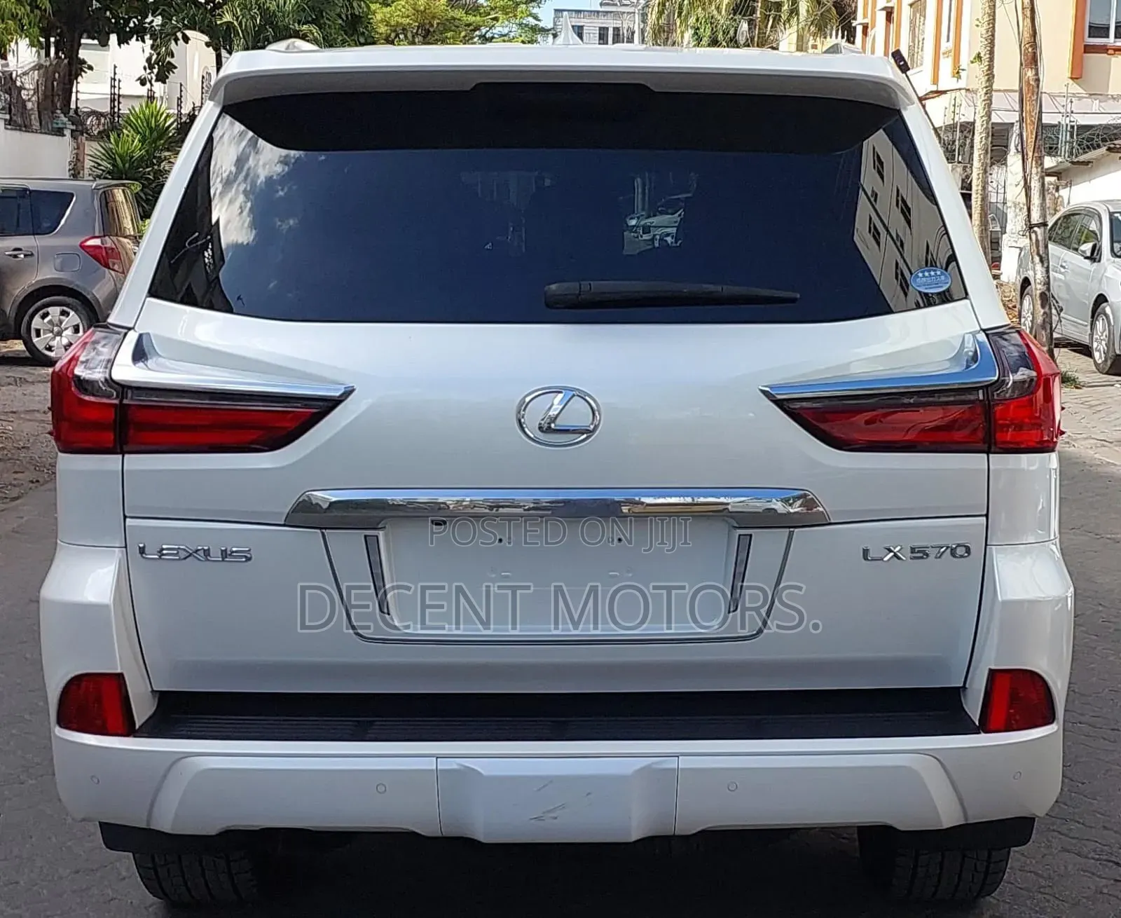 Lexus LX 570 AWD 2018 White