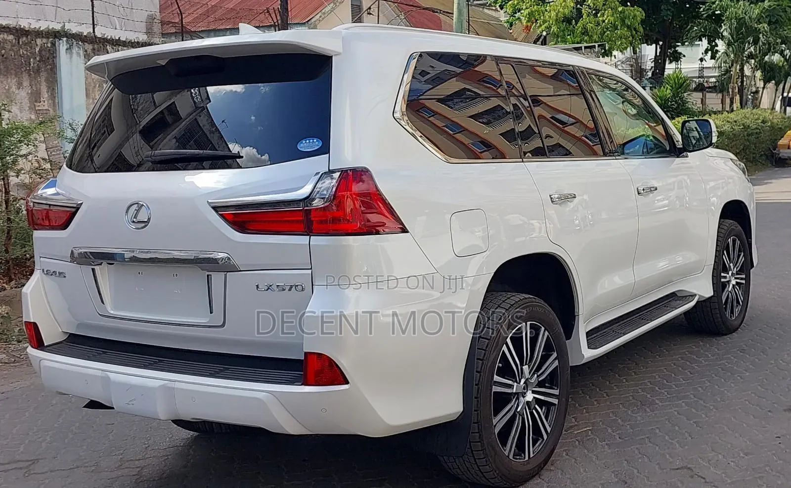 Lexus LX 570 AWD 2018 White