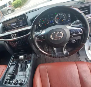 Lexus LX 570 AWD 2018 White
