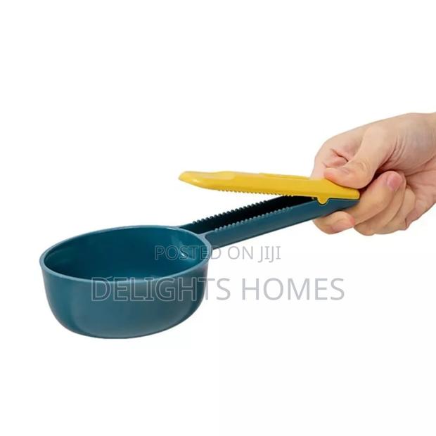 Scooping Spoons With Sealing Clip