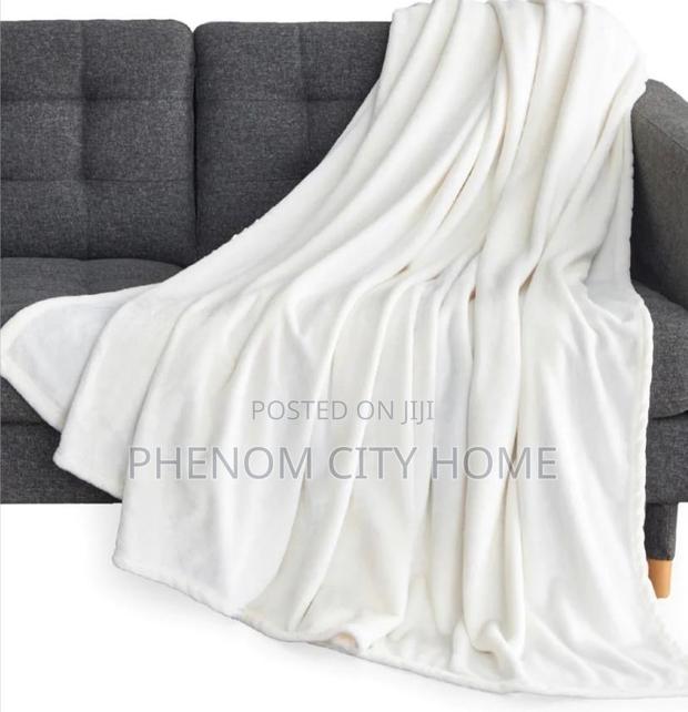 Cloud-Like Quality Plain Fleece Throw Blankets - thumbnail 2