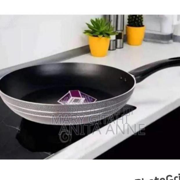*Black Frying Pans*
26cm  - main view