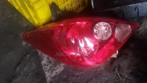 Nissan Tiida 2004 Tailight - thumbnail 3