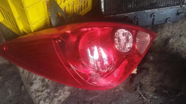 Nissan Tiida 2004 Tailight - thumbnail 4