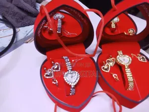 4pcs Romantic Gift Set Love Watch for Ladies