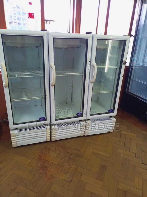 Smart and Neat Display Fridge 250l - thumbnail 3
