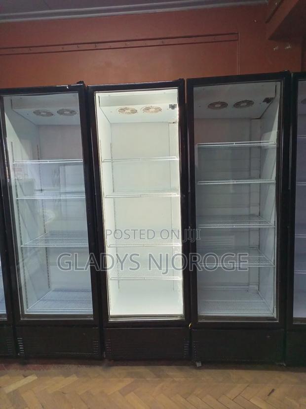 Well Maintained Display Fridge - thumbnail 2