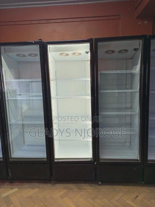 Well Maintained Display Fridge - thumbnail 3