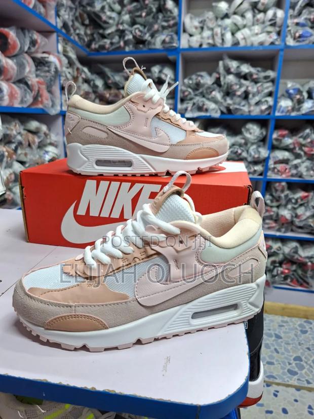 Airmax 90 Futura
Sizes 36 - 45