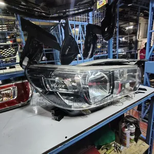 Toyota Hillux Revo 2012/2015 Headlight