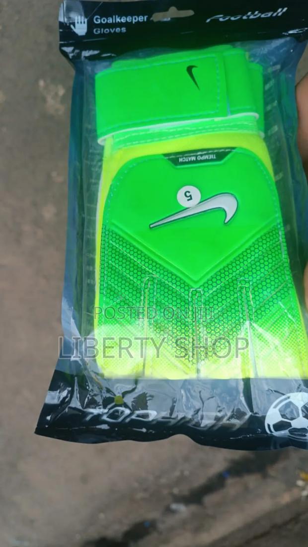 Kids Goalkeeper Gloves 5- 14yrs - main view