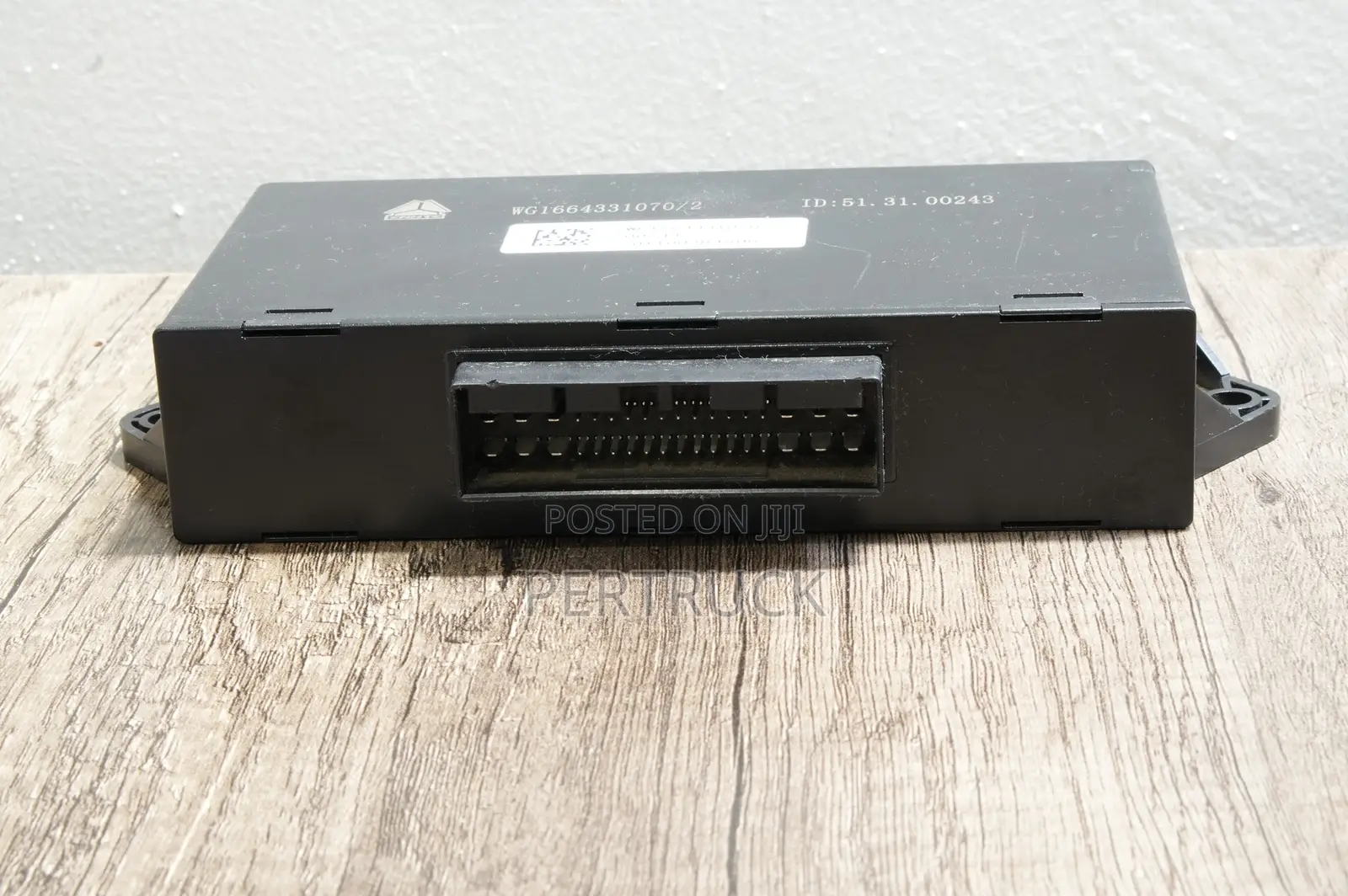 Wg1664331070/2 Door Glass Electric Controller Switch Howo A7