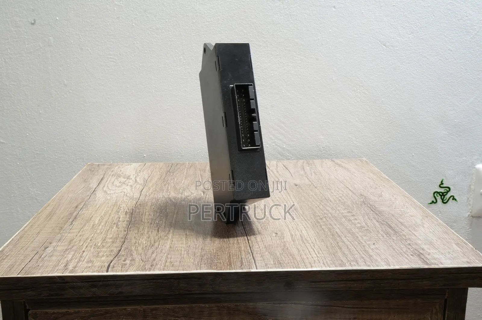 Wg1664331070/2 Door Glass Electric Controller Switch Howo A7