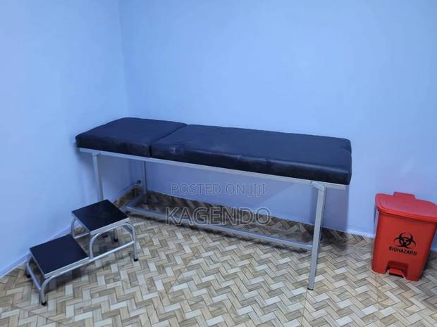 Examination Couch - thumbnail 3