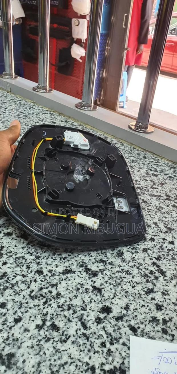 Toyota Prado 150 Side Mirror Glass (With RVM Sensor) - thumbnail 2
