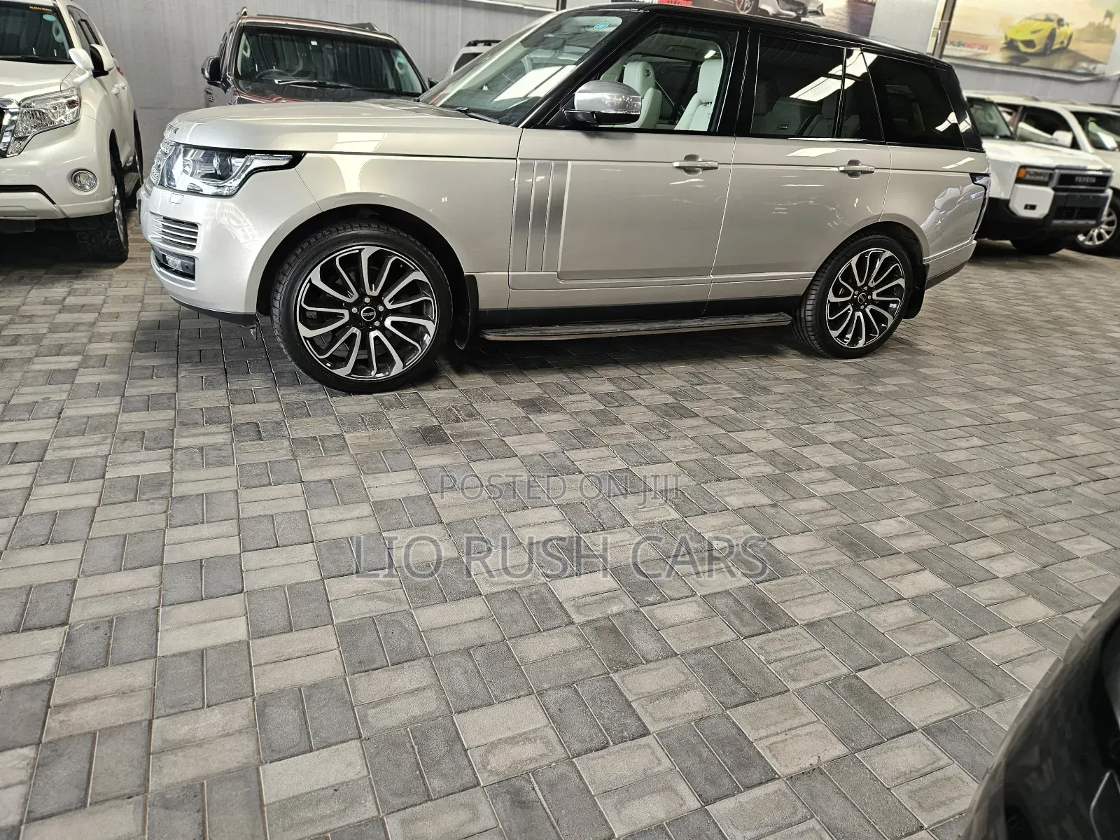 Land Rover Range Rover Vogue 2017 Gold