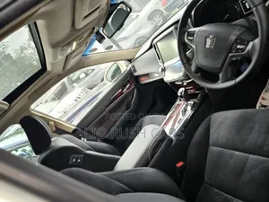 Toyota Crown 2018 White
