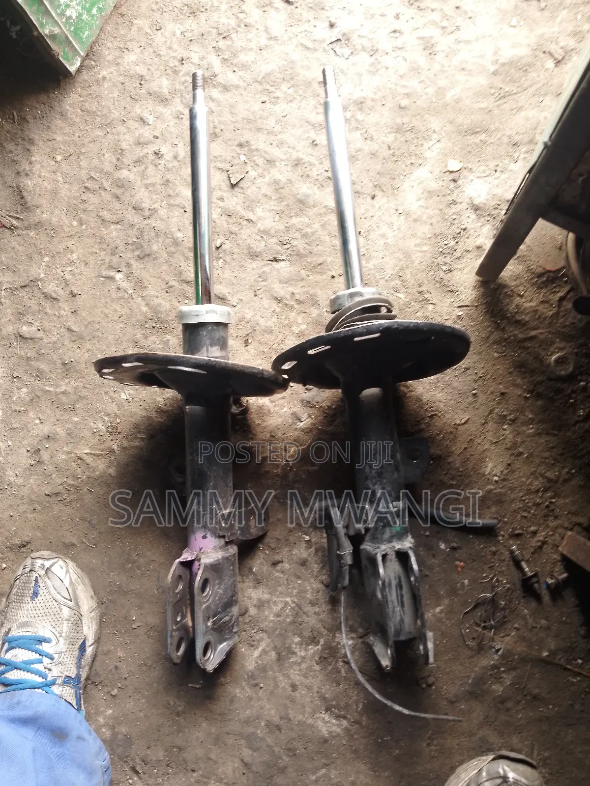 Toyota Noah 2012 Shocks